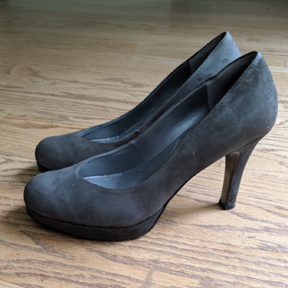 Tahari Grey Heel - very comfortable